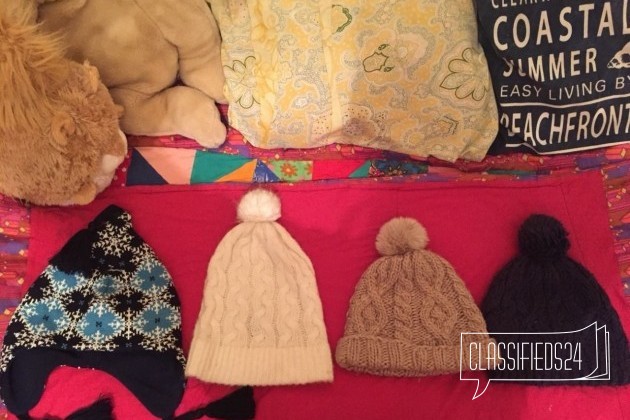 Тёплые шапки 4 штуки в городе Екатеринбург, фото 1, телефон продавца: +7 (950) 659-98-05