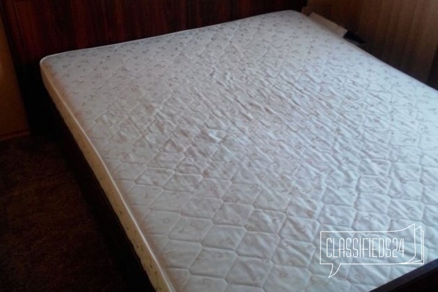 Кровать двухспальная с матрасом в городе Мурманск, фото 1, стоимость: 10 000 руб.