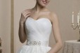 Свадебное платье с роскошной кружевной юбкой в городе Ростов-на-Дону, фото 3, стоимость: 9 500 руб.