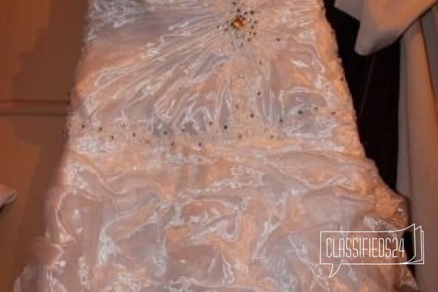 Свадебное платье белое в городе Назарово, фото 1, стоимость: 2 999 руб.