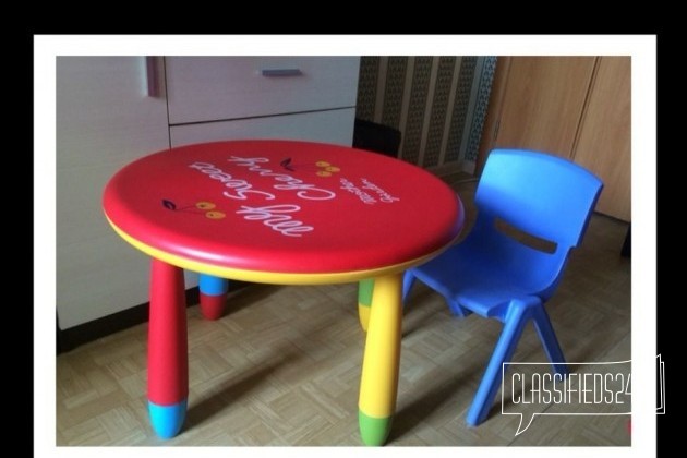 Продам качелю, шарики и набор стол со стулом в городе Хабаровск, фото 2, Детская мебель
