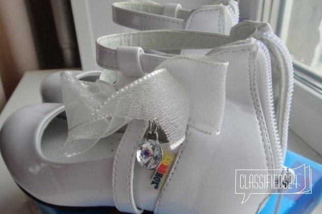 Продам нарядные белые туфли Б/У в городе Тюмень, фото 2, телефон продавца: +7 (904) 474-43-81