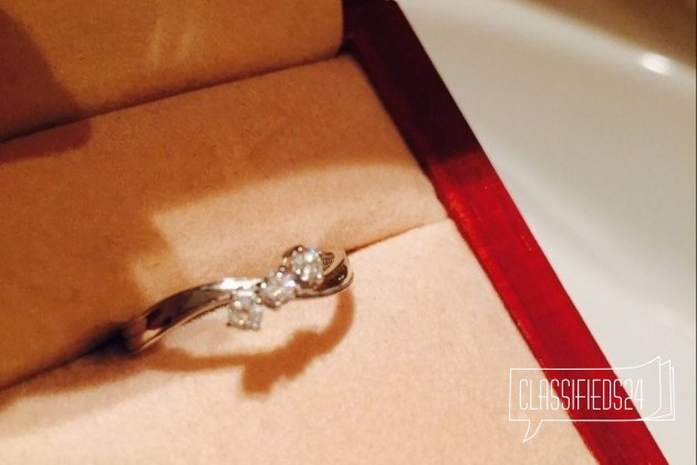 Элегантное кольцо с тремя бриллиантами в городе Екатеринбург, фото 3, Ювелирные изделия