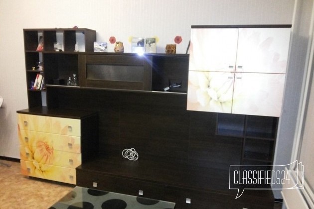 Стенка современная с декорированным фасадом, дл.3м в городе Норильск, фото 2, стоимость: 0 руб.