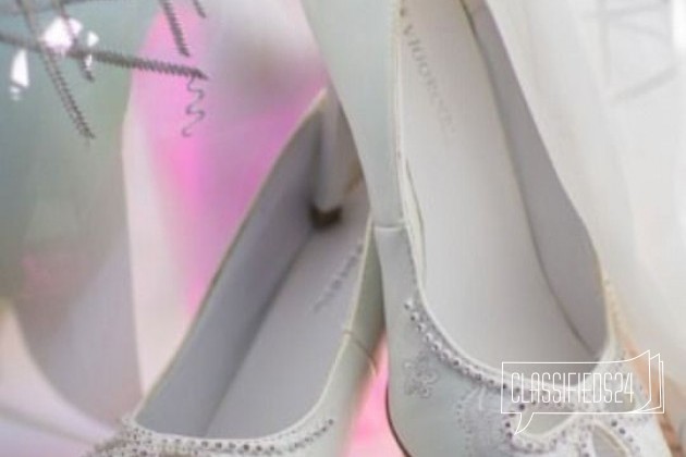 Свадебные туфли (очень удобные) в городе Астрахань, фото 1, телефон продавца: +7 (937) 137-55-65
