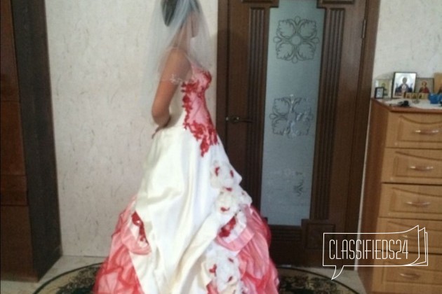 Свадебное платье в городе Кострома, фото 1, стоимость: 10 000 руб.