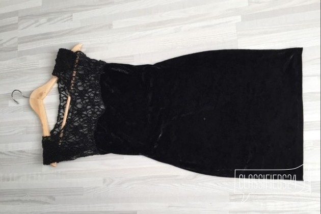 Короткое бархатное платье с кружевной спиной в городе Оренбург, фото 1, телефон продавца: +7 (922) 826-69-00