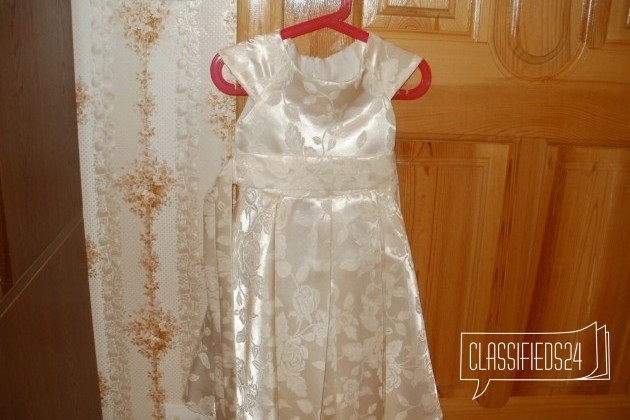 Нарядное платье в отличном состоянии в городе Ижевск, фото 1, стоимость: 500 руб.