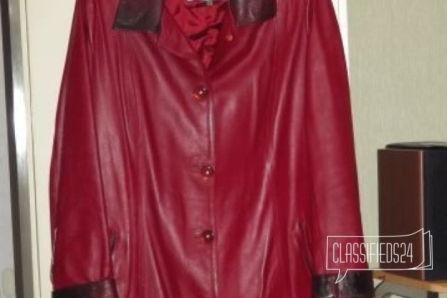 Красное пальто в городе Ростов-на-Дону, фото 3, стоимость: 1 200 руб.
