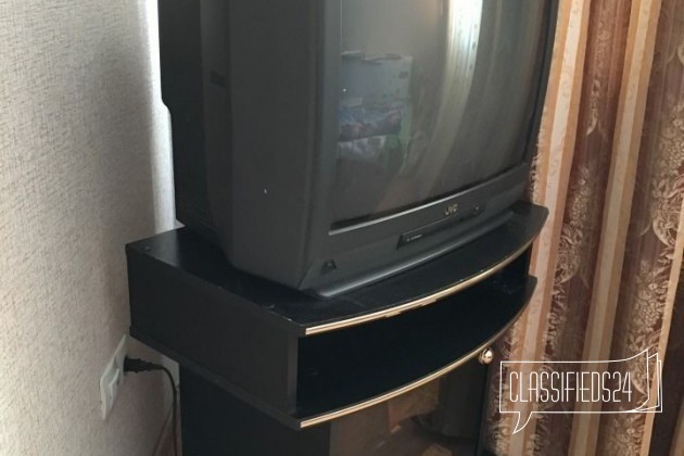 Телевизор JVC с тумбой в городе Ухта, фото 1, стоимость: 4 500 руб.