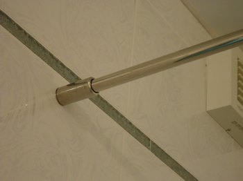 Прямой карниз для шторы в ванную из полированной нержавеющей стали в городе Краснодар, фото 3, стоимость: 1 500 руб.