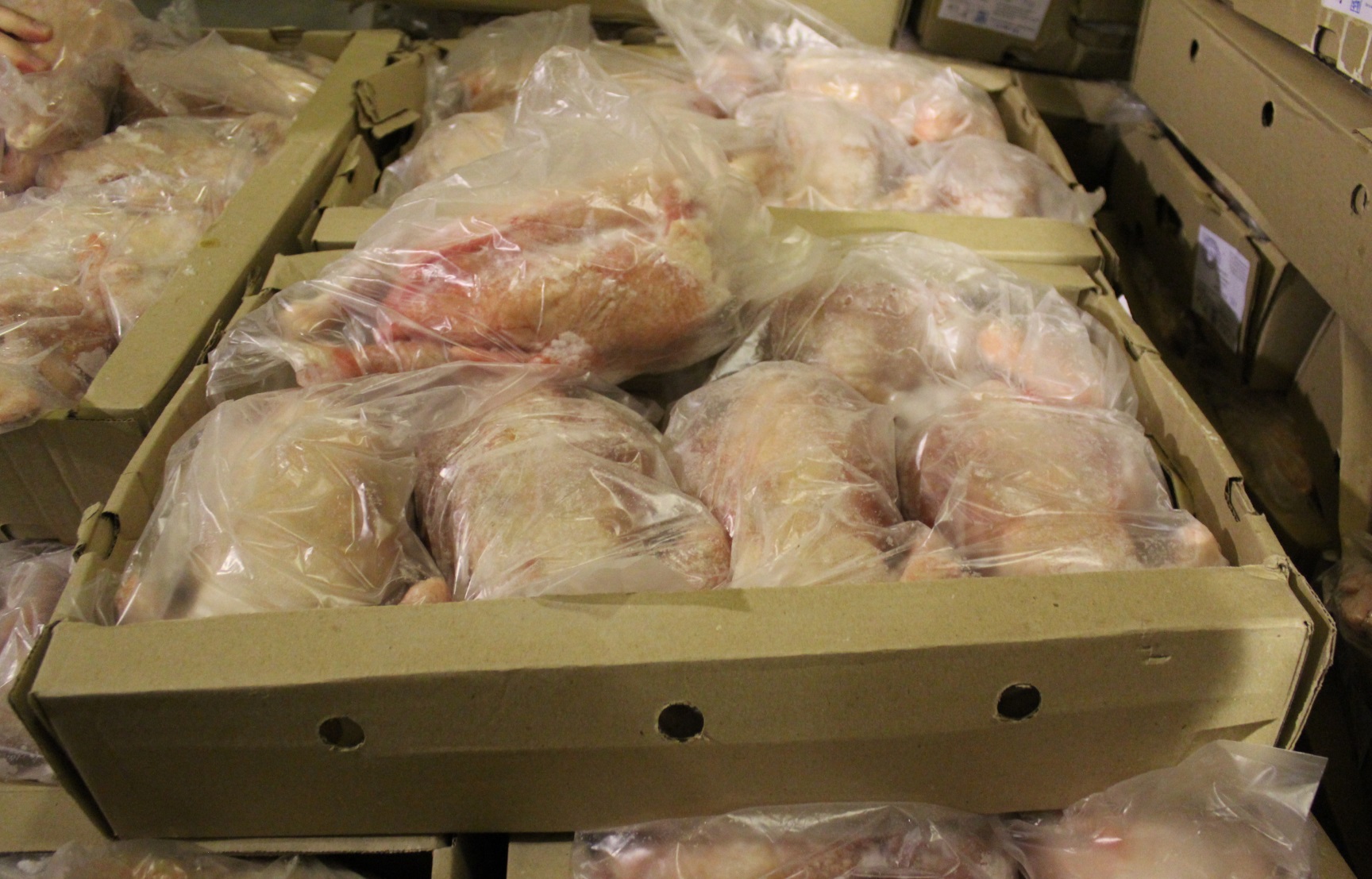 Мясо птицы замороженное. Упаковка мяса птицы. Куриное мясо в упаковке. Тушка куриная. Упаковка мяса птицы охлажденной.