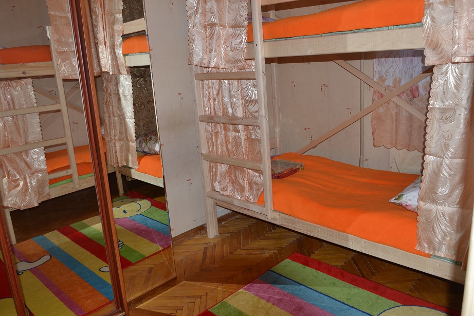 Сдается койко-место в просторной трехкомнатной квартире на длительный срок.  в городе Москва, фото 1, Московская область