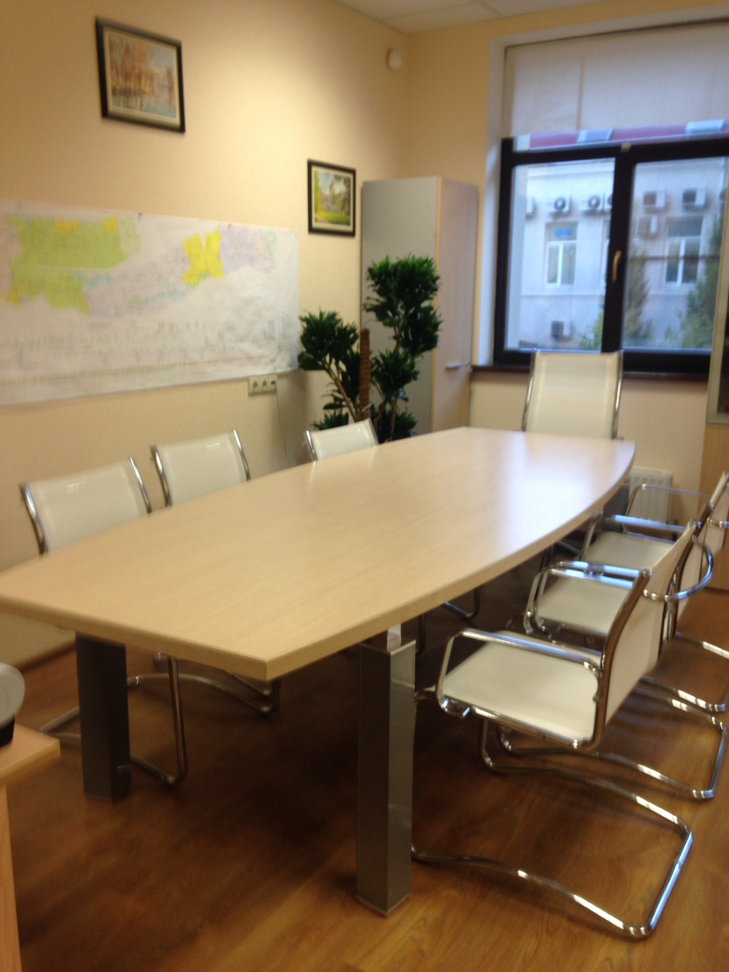 Кабинет руководителя со столом для переговоров и кресла сетка белая. Пр-во Италия в городе Краснодар, фото 4, телефон продавца: +7 (929) 843-82-74