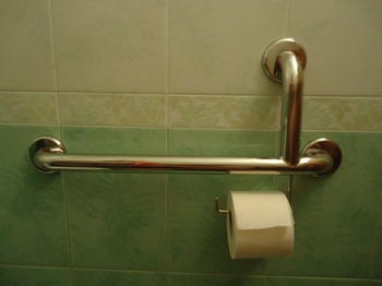 Поручень в туалет для инвалидов и пожилых людей из полированной нержавеющей стали в городе Краснодар, фото 1, стоимость: 4 000 руб.