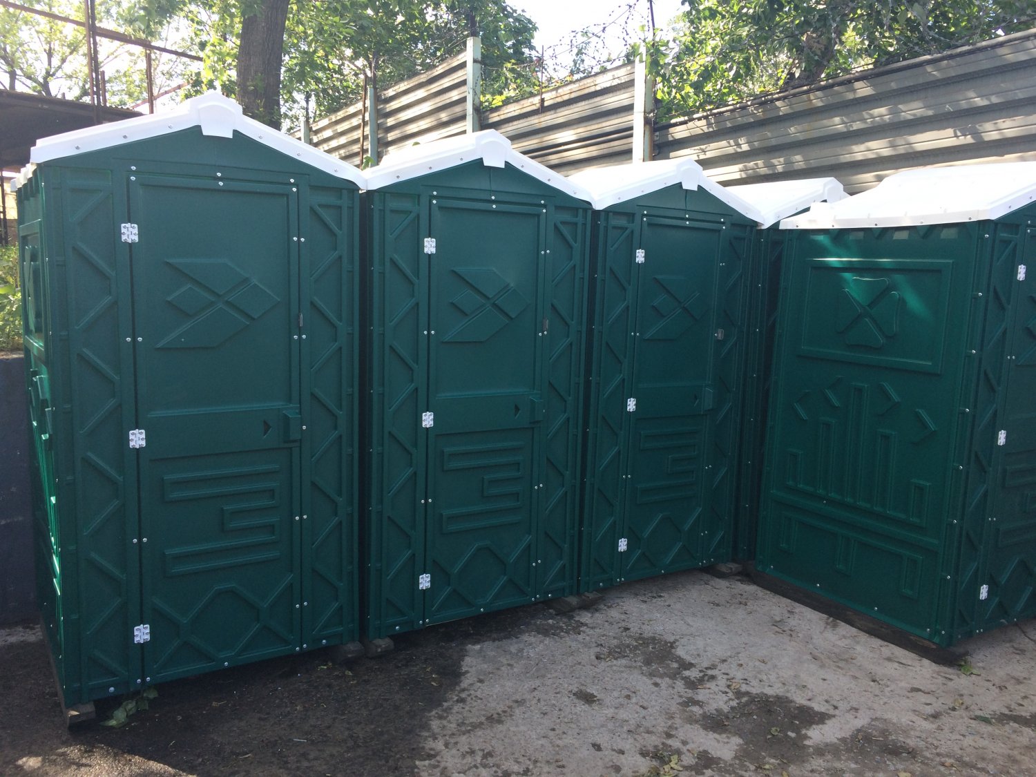 Туалетные кабины, биотуалеты б/у в хорошем состоянии. в городе Москва, фото 1, телефон продавца: +7 (926) 928-51-74