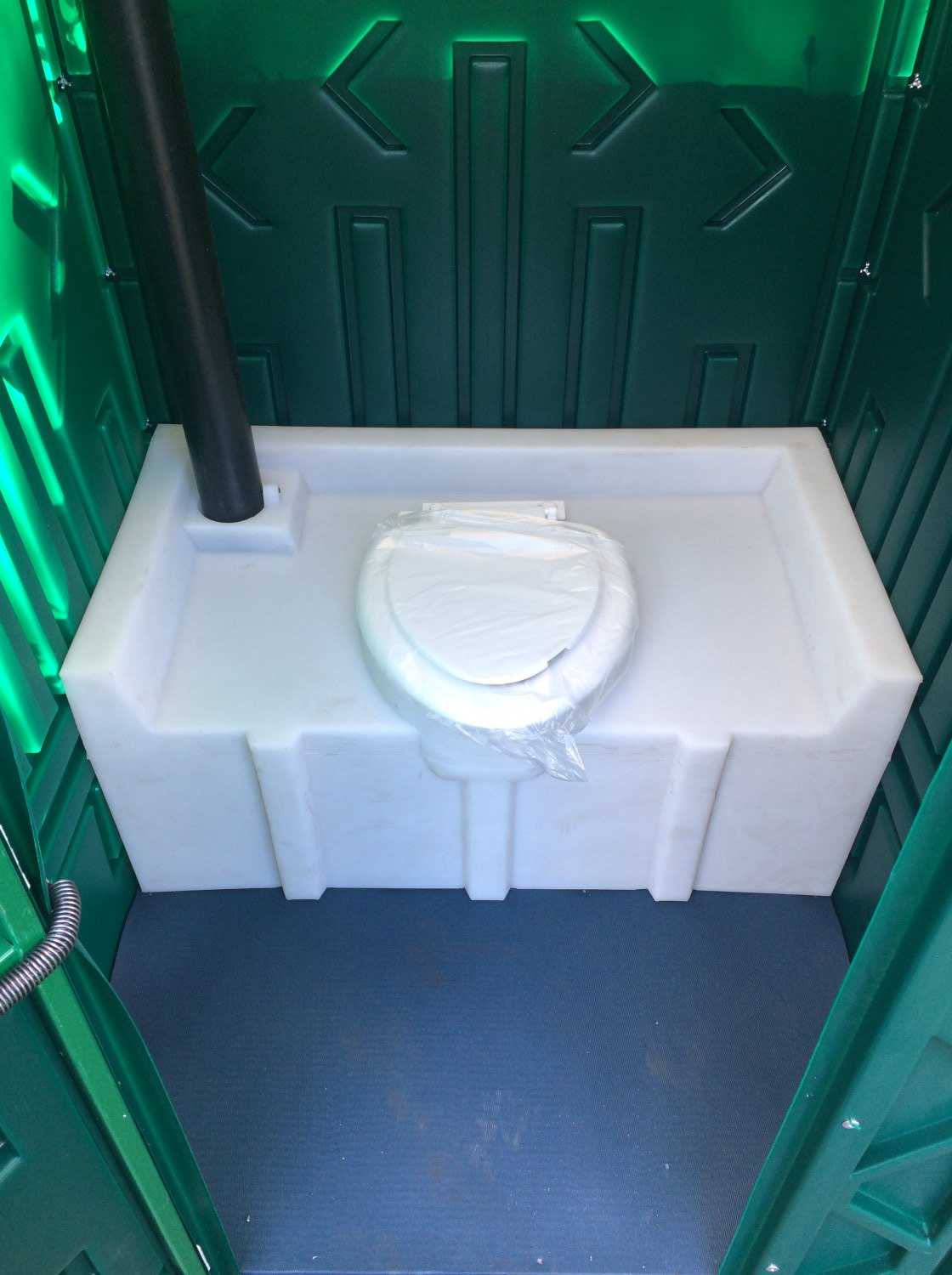 Туалетные кабины, биотуалеты б/у в хорошем состоянии. в городе Москва, фото 5, телефон продавца: +7 (926) 928-51-74