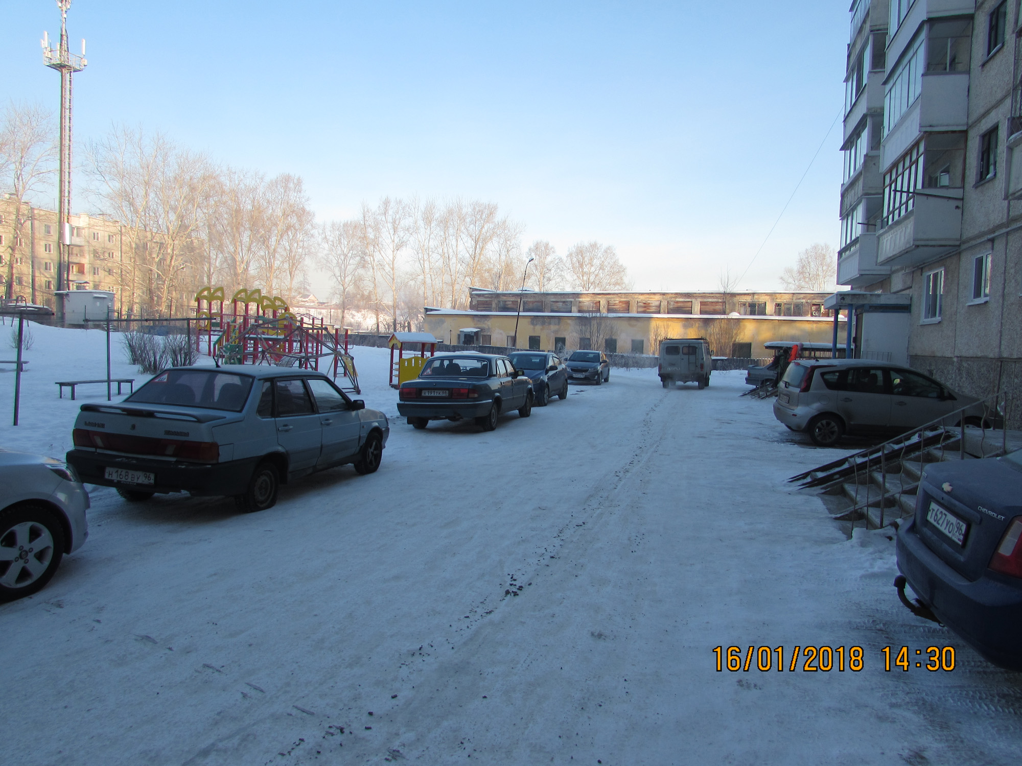 Здание 1500 кв. м с участком 10 тыс. м в городе Североуральск, фото 1, Свердловская область