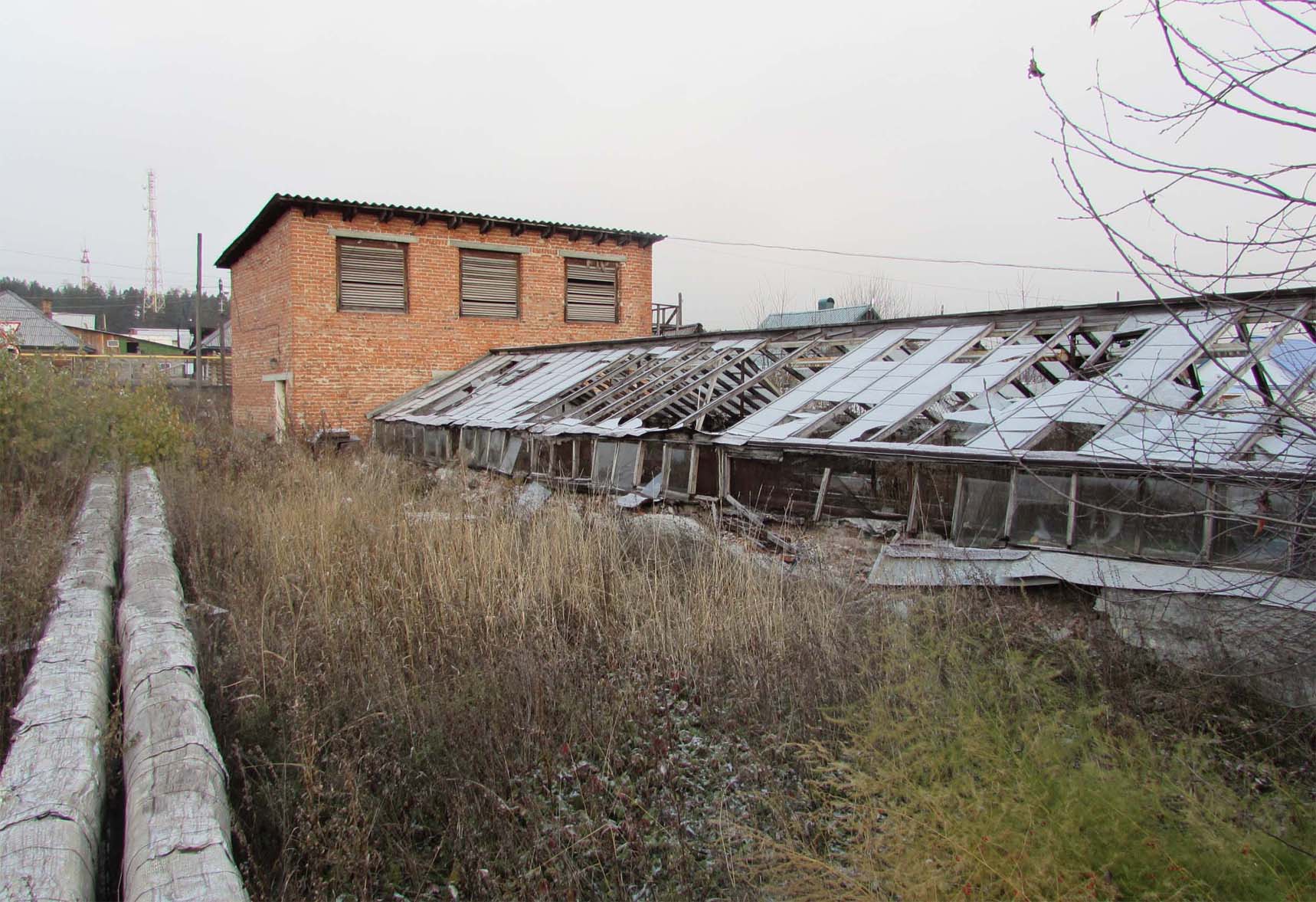 Здание бывшего тепличного хозяйства в Североуральске в городе Североуральск, фото 1, Свердловская область