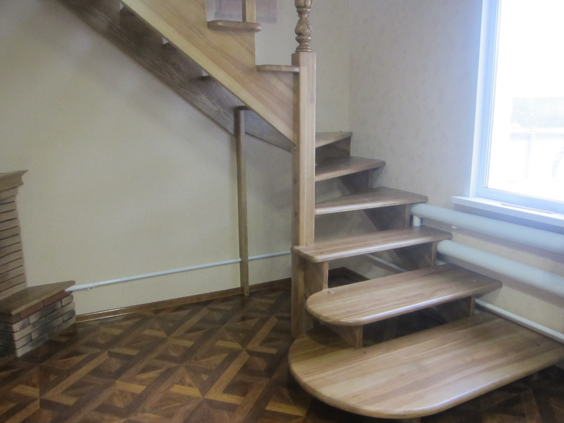Лестницы деревянные из ясеня и дуба  изготовление на заказ в городе Москва, фото 2, Лестницы и их элементы