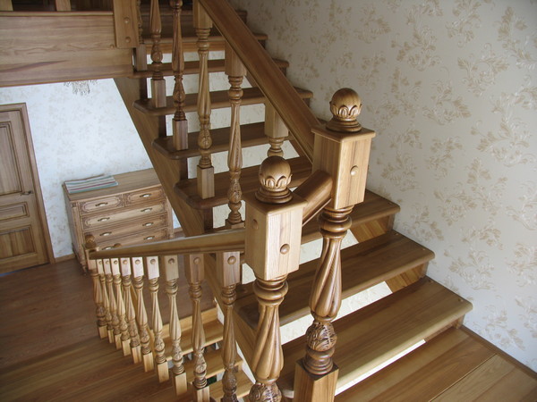 Лестницы деревянные из ясеня и дуба  изготовление на заказ в городе Москва, фото 5, стоимость: 300 000 руб.