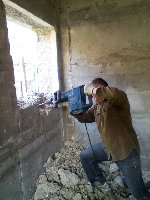 Демонтажные работы любой сложности отбойным молотком в городе Новороссийск, фото 1, стоимость: 250 руб.