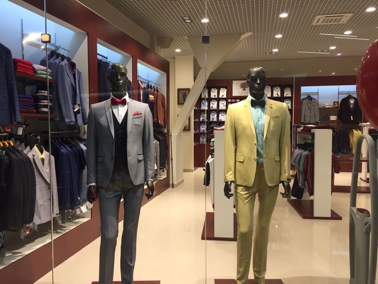 Магазин мужской брендовой одежды в ТЦ Сильвер Молл в городе Иркутск, фото 10, телефон продавца: +7 (914) 927-23-45