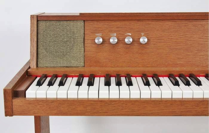 Продаю Rhodes Piano Mark1 Suitcase 88, Wurlitzer 200A, Hohner Clavinet D6, Moog Voyager в городе Тольятти, фото 6, телефон продавца: +7 (963) 918-44-17