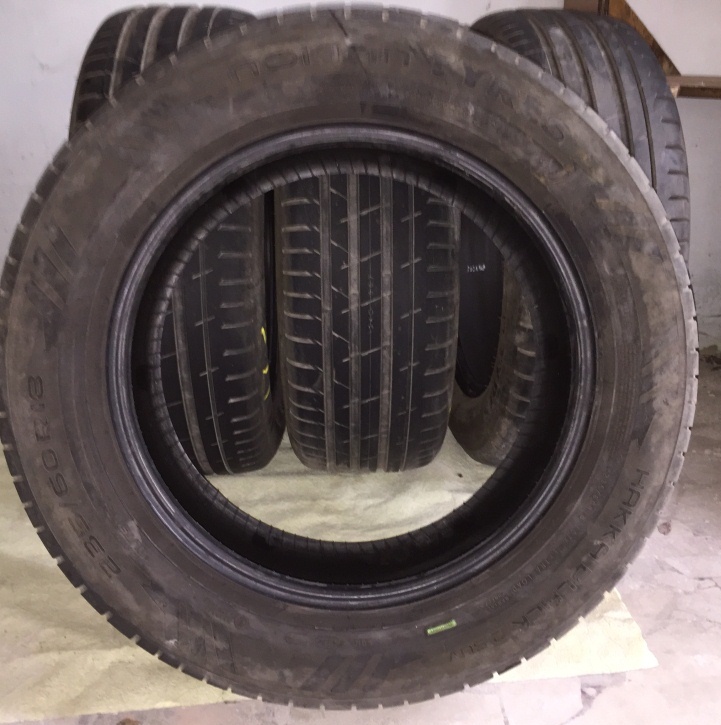 Продам резину летнюю Nokian Hakka Black 2 SUV 235/60 R18 4 шт в городе Саратов, фото 2, телефон продавца: +7 (937) 225-24-93