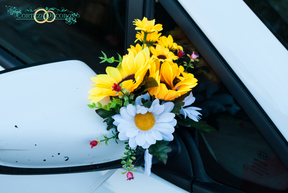 Прокат свадебных бутоньерок на зеркала и ручки автомобиля в городе Калуга, фото 3, стоимость: 200 руб.