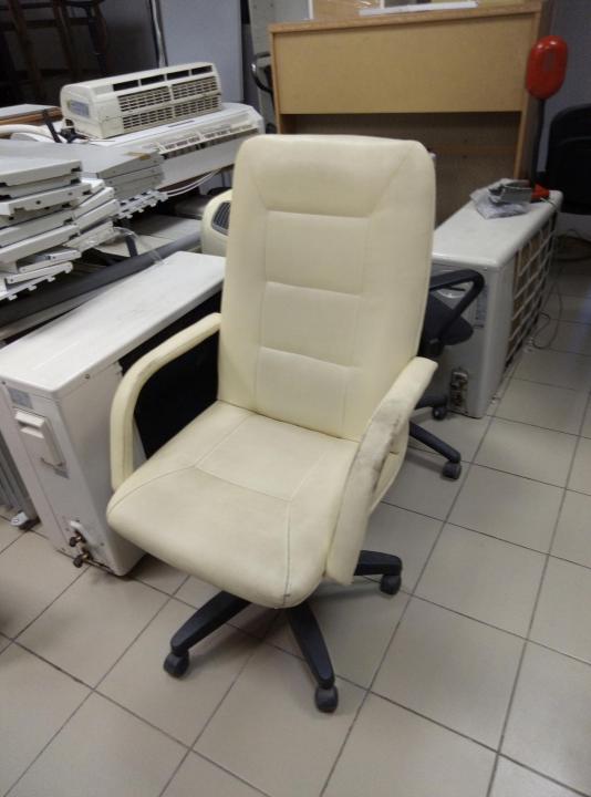 Продается белое компьютерное кресло в городе Москва, фото 1, Московская область