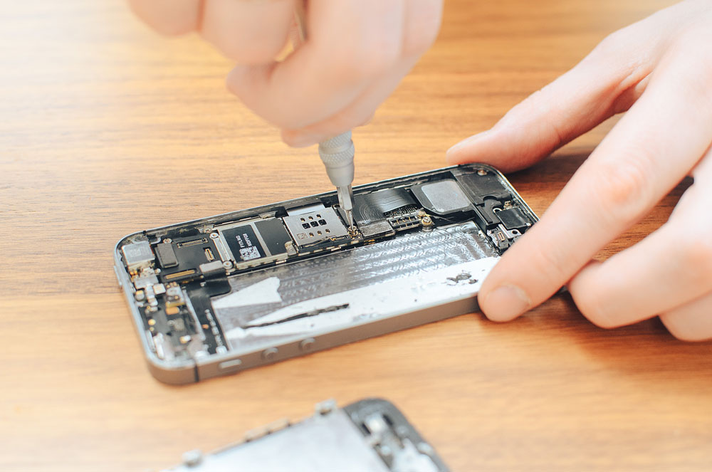 Ремонт iPhone любой сложности. Федеральная сеть ремонта техники Apple — ЯСделаю. в городе Екатеринбург, фото 1, Свердловская область