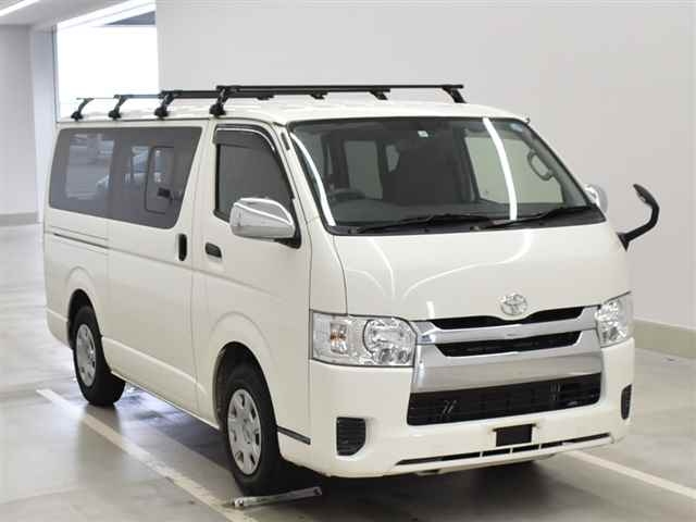 Грузопассажирский микроавтобус Toyota Hiace Van кузов GDH201V 6 мест 1,2 тн гв 2018 в городе Москва, фото 1, Московская область