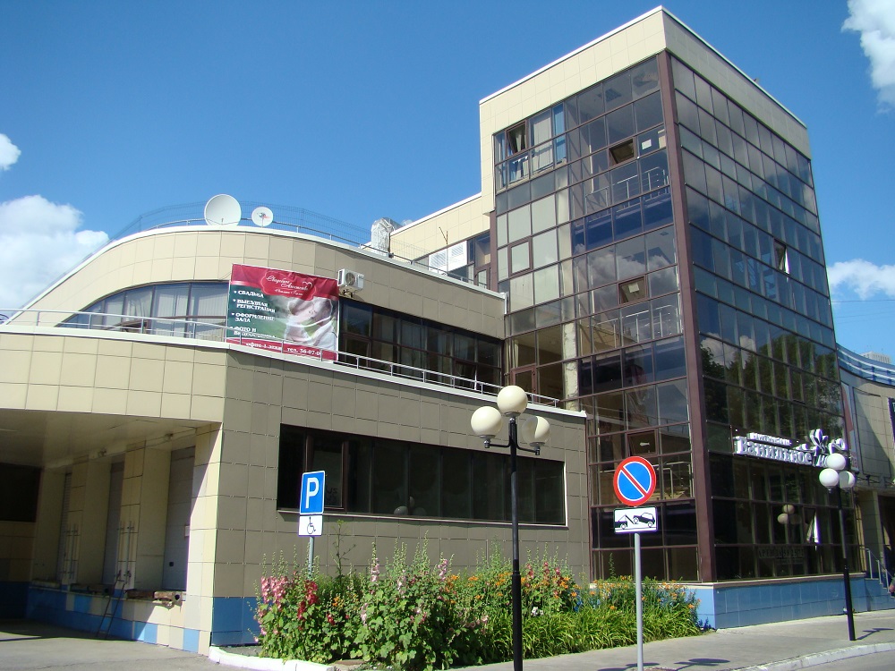 Здание торгового центра, арендный бизнес в городе Чебоксары, фото 1, Чувашия