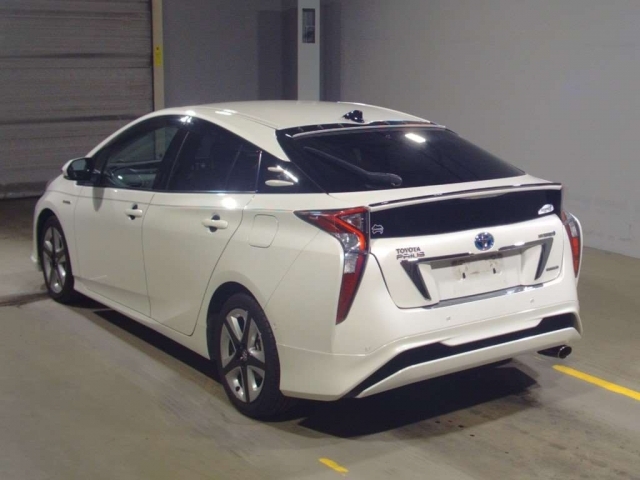 Лифтбек гибрид Toyota Prius кузов ZVW51 модификация A Premium Touring Selection гв 2016 в городе Москва, фото 2, Toyota