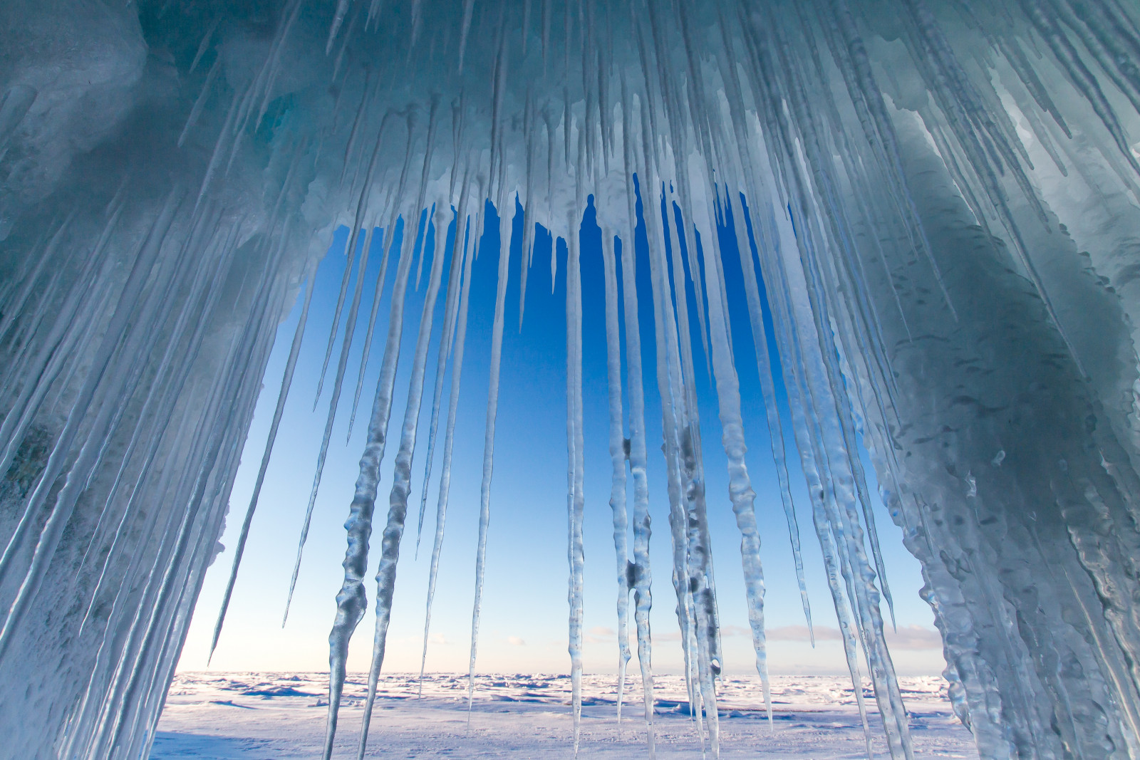 Волшебный лёд Байкала в городе Москва, фото 1, Московская область