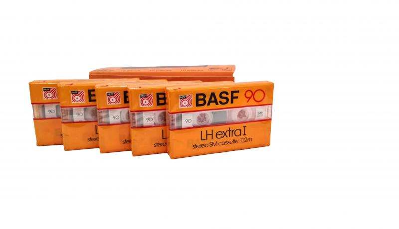 Новые аудиокассеты запечатанные BASF LH extra I 90 в городе Санкт-Петербург, фото 3, стоимость: 2 300 руб.