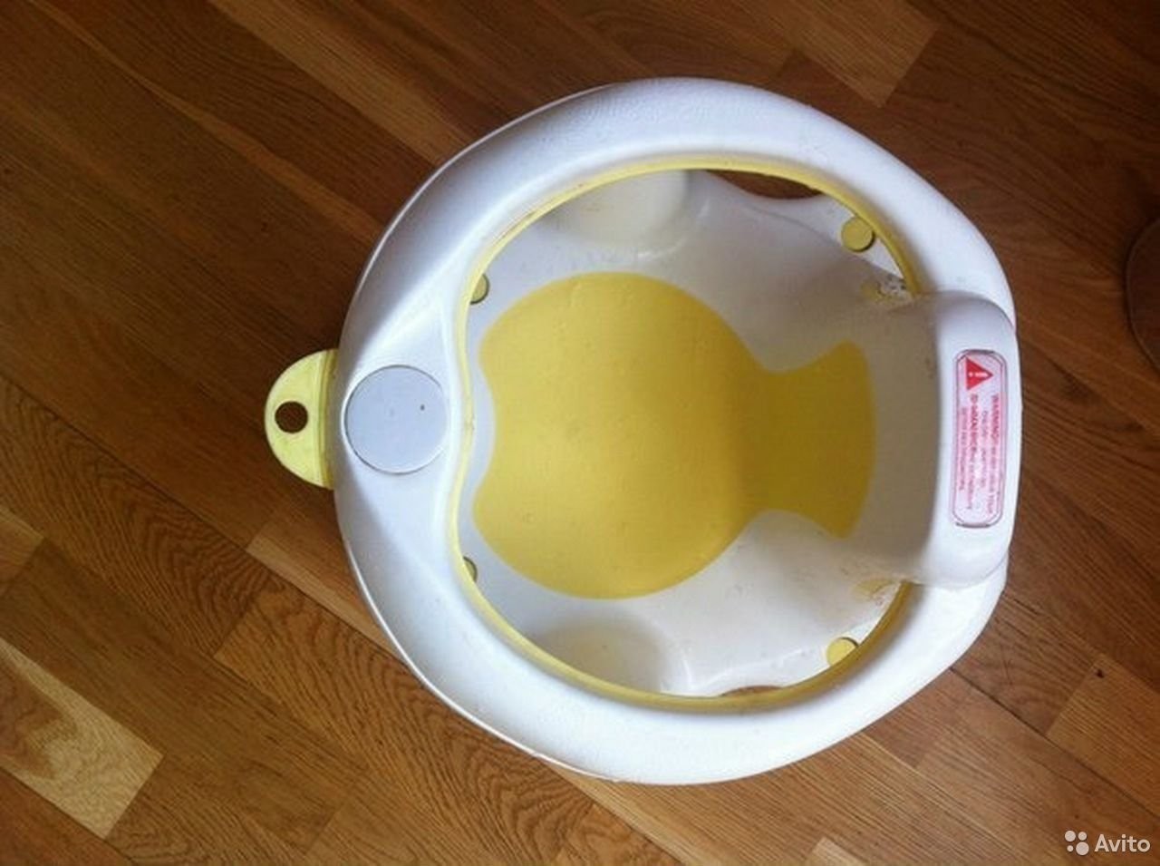 Стул детский для купания малыша babyton б/у белый желтый пластик на присосках товары для детей малыш в городе Москва, фото 2, телефон продавца: +7 (905) 721-56-56
