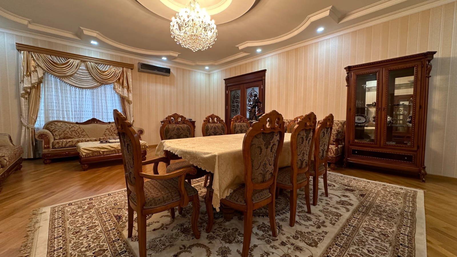 Дом в Баку на берегу розового озера,марсианский пейзаж и отличный потенциал роста инвестиций в городе Москва, фото 1, стоимость: 16 989 000 руб.